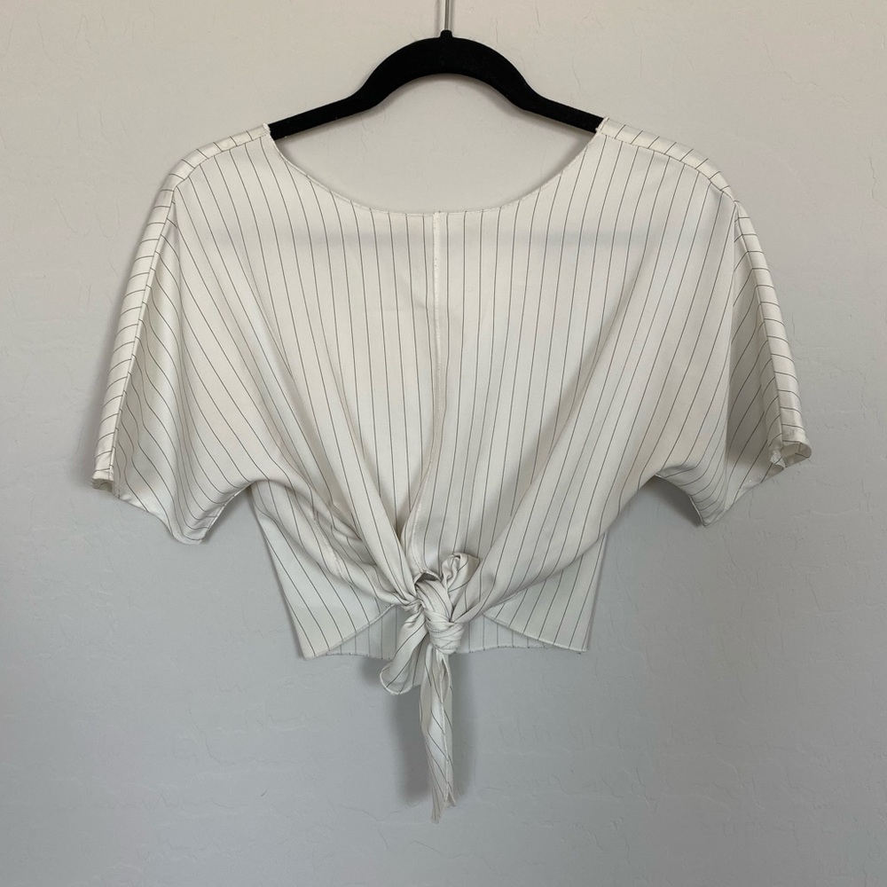 💛Mod Ref Striped Knotted Crop Top